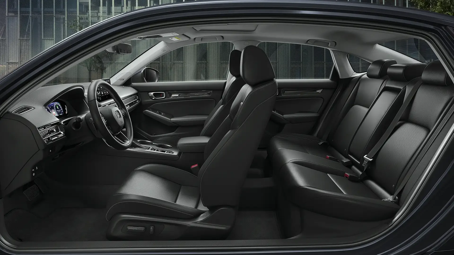 36_Amplo_espaço_interno_vista_lateral_150_0